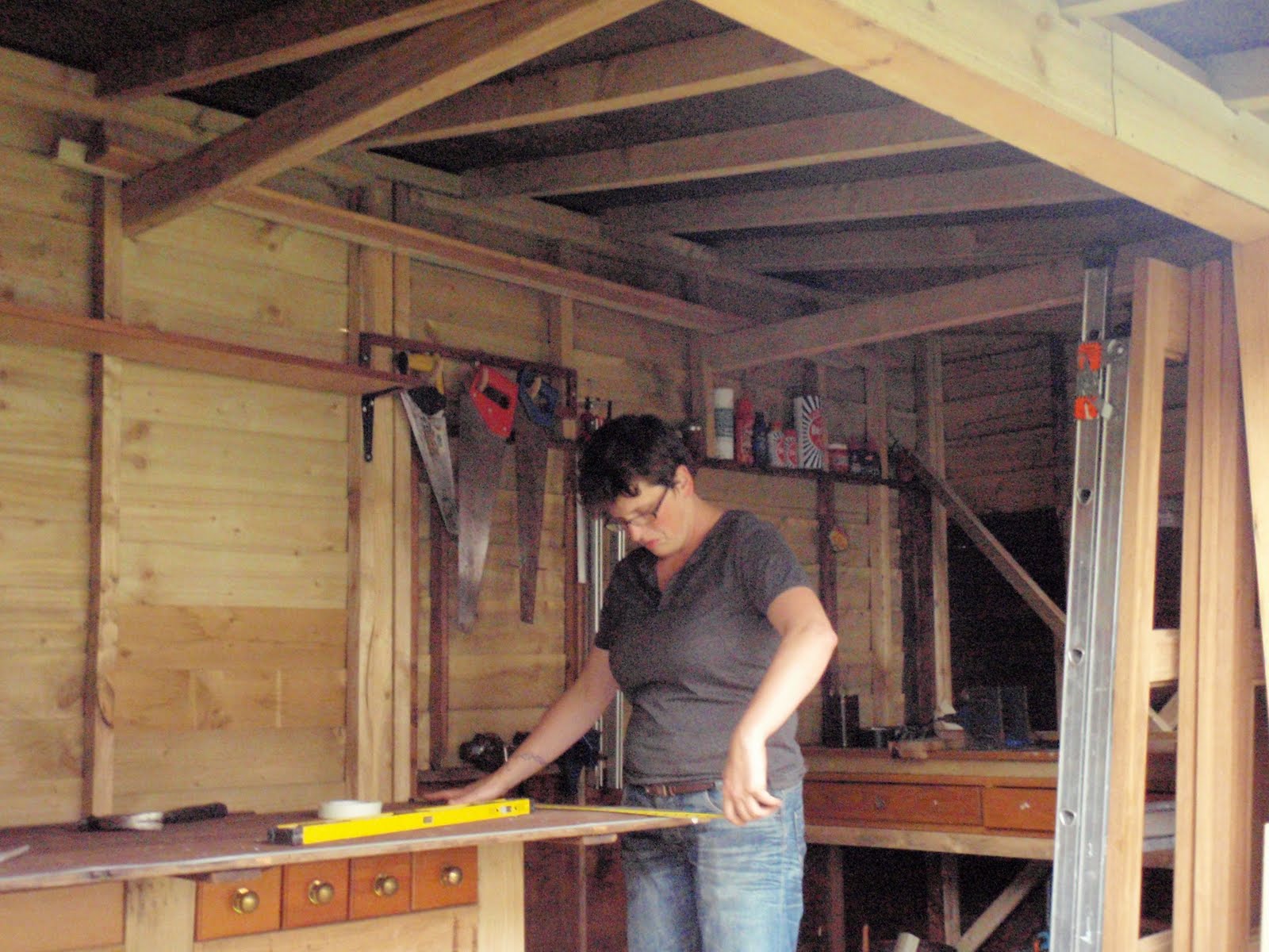 My workshop: Finishing off the tool shed door