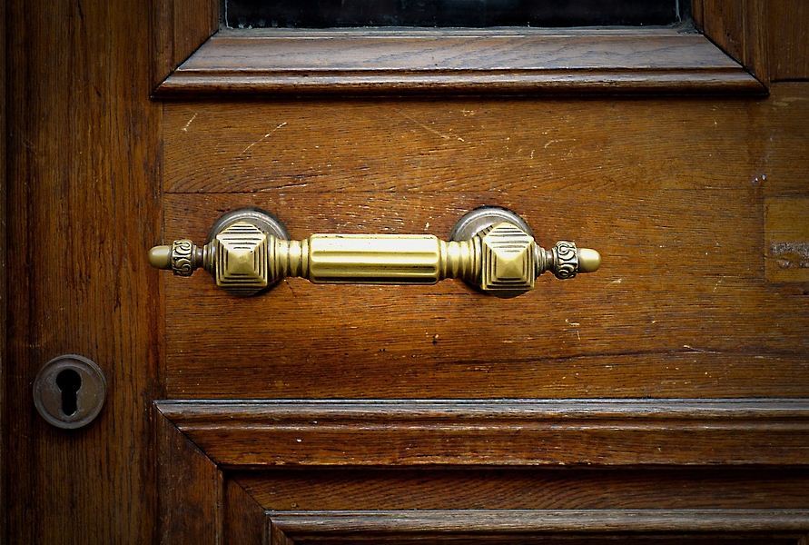  Tips Memasang Handle Pintu Rumah Ketikanku