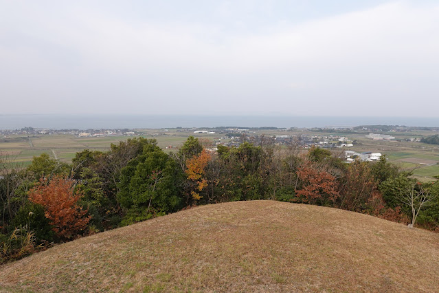 鳥取県西伯郡大山町富岡 むきばんだ史跡公園 首長の墓からの眺望