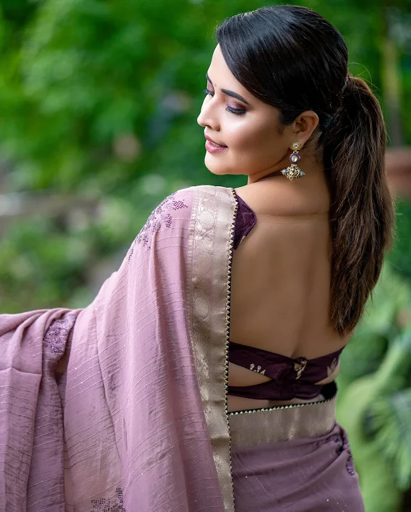 anasuya bharadwaj saree backless hot actress