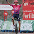 CICLISMO ETAPA 12  Hugh Carthy triunfa en el Angliru donde Carapaz se vuelve a vestir de rojo