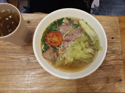 Bún bò Nam Bộ　豚のタンをトッピングしたブン料理