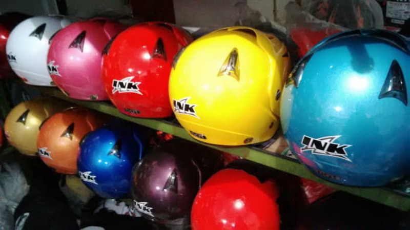 gambar pilihan warna helm ink cx22 title=