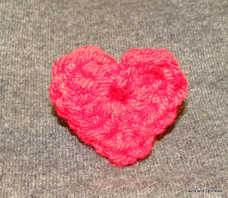 Swirls and Sprinkles: Free crochet heart applique pattern