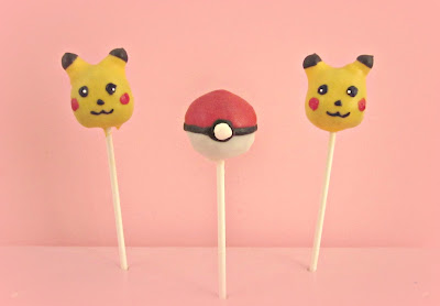 Pokemon Cake Pops by amberallure cupcakes