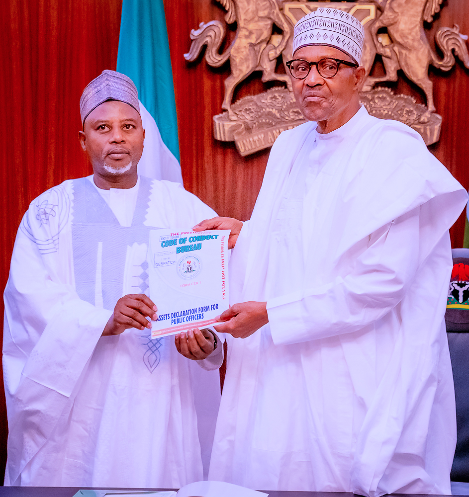 Muhammadu Buhari receives Assets Declaration Form from the Chairman of the Code of Conduct Bureau (CCB), Prof. Isa Mohammed at the State House, Abuja