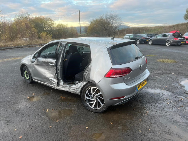 Crash Damaged VW Golf AF69NGV