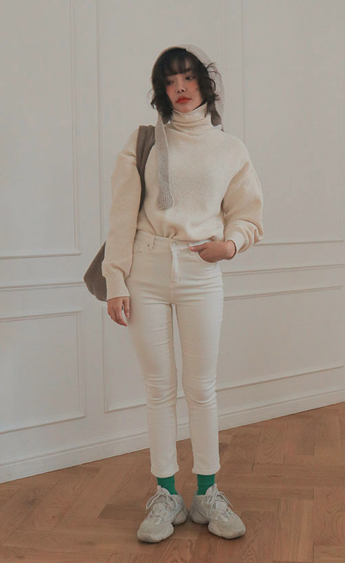 Loose Fit Solid Tone Turtleneck Sweater