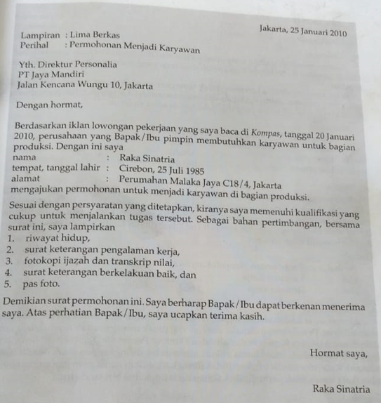 Membandingkan Unsur Kebahasaan Surat Lamaran Pekerjaan - 1 Unsur Kebahasaan Surat Lamaran Pekerjaan / Surat lamaran pekerjaan adalah surat yang diajukan oleh seorang pelamar kerja ke pihak instansi atau perusahaan tujuannya bekerja.