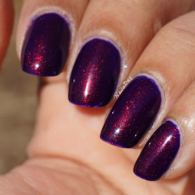 NailaDay: Broadway Dark Night with red-green shifting pigment