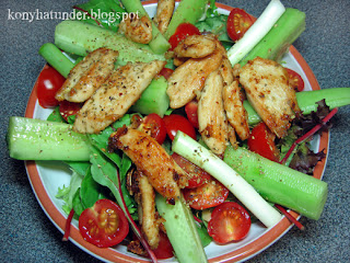 green-salad-with-browned-chicken-breast