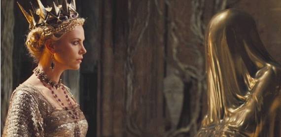 Snow White and The Huntsman (2012) Hindi Dubbed Bluray download at fullmoviesrip.com