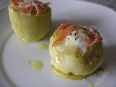 Alcachofas rellenas de huevos de codorniz