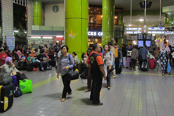 Interior de la estación de Gambir