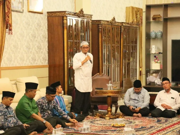 Wali Kota dan Pejabat Pemko Padang Takziah ke Rumah Dinas Gubernur Sumbar