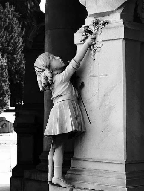 Cementerio Certosa de Bolonia. https://www.pinterest.es/pin/430304939373398645/