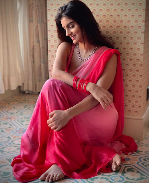 Anveshi Jain hot pink saree