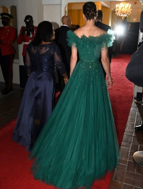Kate Middleton wore a wonder glitter tulle gown by Jenny Packham. Emerald Tassel Suite, The suite a necklace, earrings and bracelet