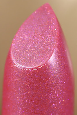 Neve Cosmetics - Silkyglow - Lippini Decorative Lip Balm close up closeup