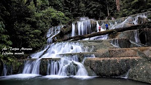 Menikmati Keindahan Air Terjun Moramo