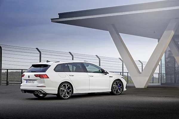 VW Golf R Variant 2022 - Branco