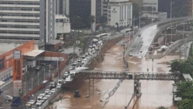 Chuvas alagam vários pontos de Salvador na manhã desta segunda-feira; veja vídeos