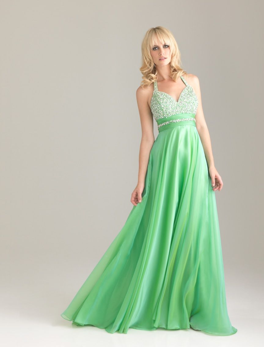 Choosing the Suitable Prom Dress for Different Body Shapes