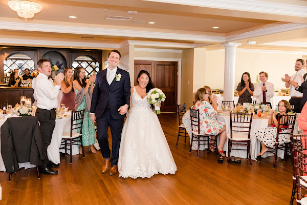 Annapolis Wedding at Michael's on the South River photographed by Heather Ryan Photography