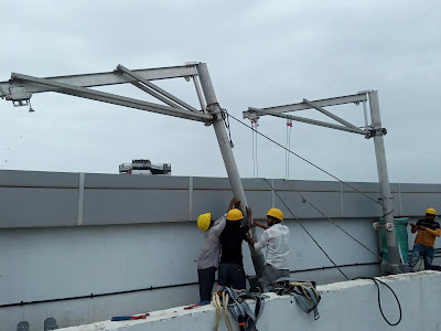 Facade Maintenance-Lowering the Mast for Davit System