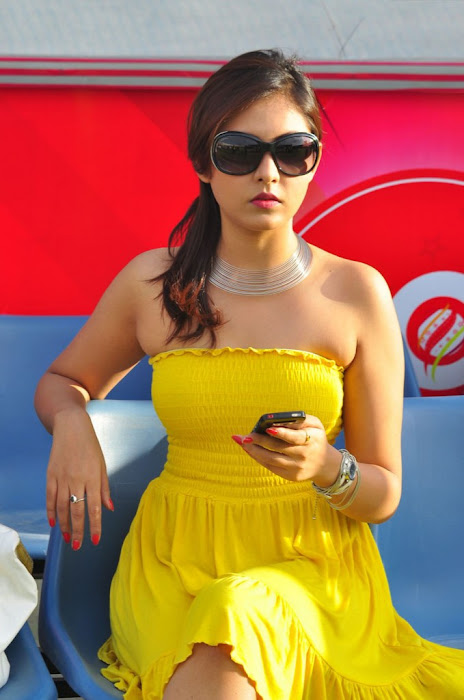 madhu shalini ccl party very tight figure picture unseen pics