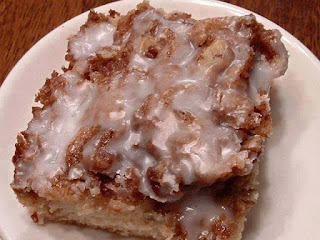 CINNAMON ROLL CAKE!! This is sooo easy and tastes Yummie!!