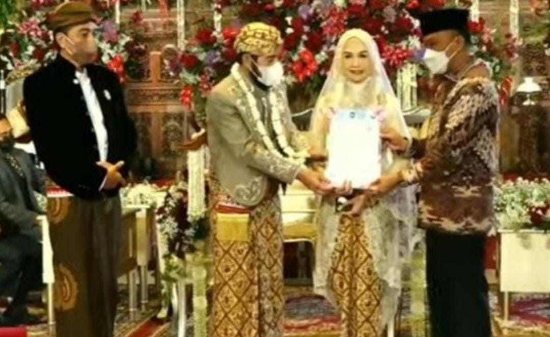 Syah, Usai Menikah Ketua MK Anwar Usman - Idayati Dapat KTP Baru