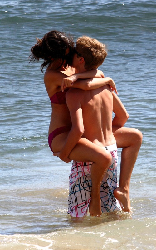 justin bieber selena gomez maui makeout. Omg Justin Bieber amp; Selena