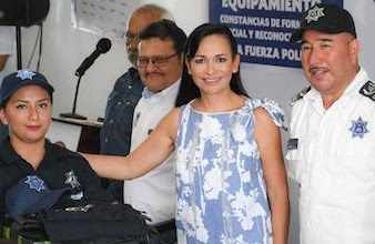 Trabajamos por un Puerto Morelos con paz social: Laura Fernández