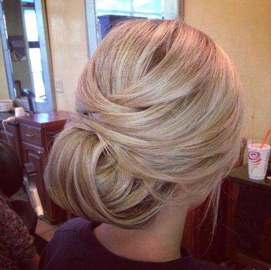 Coiffure simple cheveux long tresse et chignon en 26 idées Deavita - Coiffure Simple Chignon