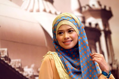 Heliza Helmi Komen Kisah Bercinta Dengan Pensyarah