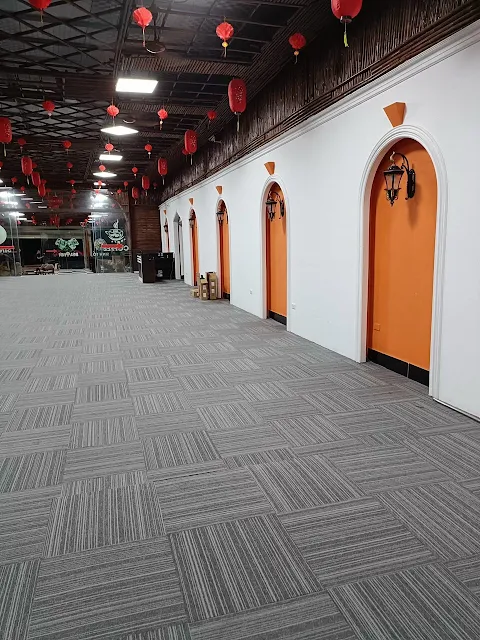thảm trải sàn giúp tạo không gian rộng rãi và sang trọn cho các câu lạc bộ bida