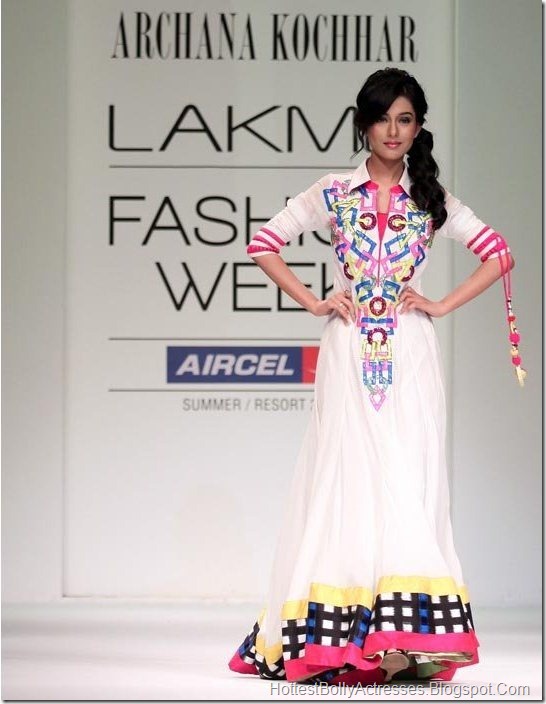 Amrita Rao Hot on Ramp 1
