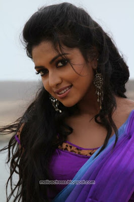 Amala Paul hot navel show in saree stills