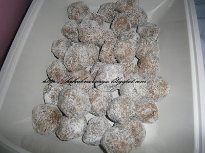 KAKCIK SEROJA: Hidangan puluhan jenis kuih dan juadah