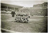 CLUB ATLÉTICO DE BILBAO - Bilbao, Vizcaya, España - Temporada 1959-60 - López, Rentería, Garay, Canito, Mauri y Maguregui; Aguirre, Marcaida, Arieta I, Uribe y Beitia - REAL SOCIEDAD DE SAN SEBASTIÁN 1 (Paz) ATLÉTICO DE BILBAO 3 (Marcaida, Beitia, Arieta I) - 24/01/1960 - Liga de 1ª División, jornada 19 - San Sebastián, Guipúzcoa, estadio de Atocha