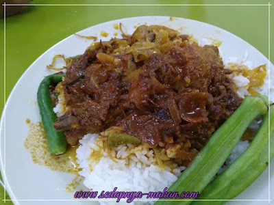 nasi kandar ayam goreng, bendi rebus, cabai hijau, nasi tambah