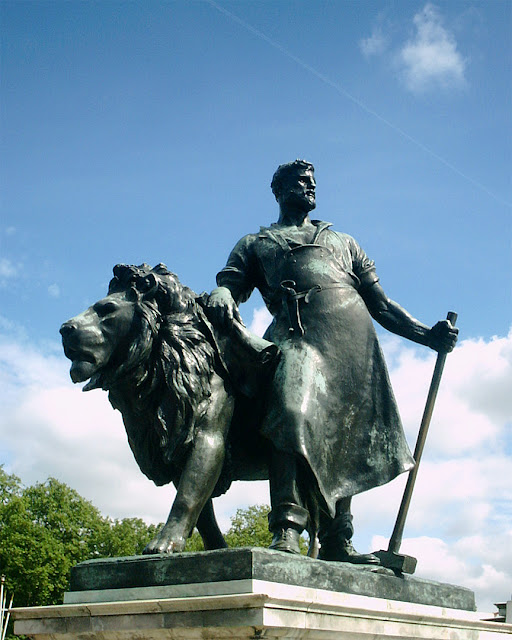 Allegory of Manufacture, Victoria Memorial by Thomas Brock, The Mall, London