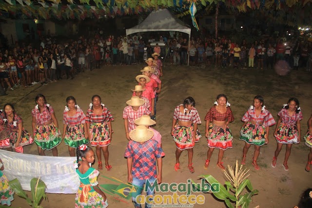 Duas Quadrilhas se apresentaram na noite de ontem (30) no Povoado de Malhada Nova. Confira fotos e vídeo!