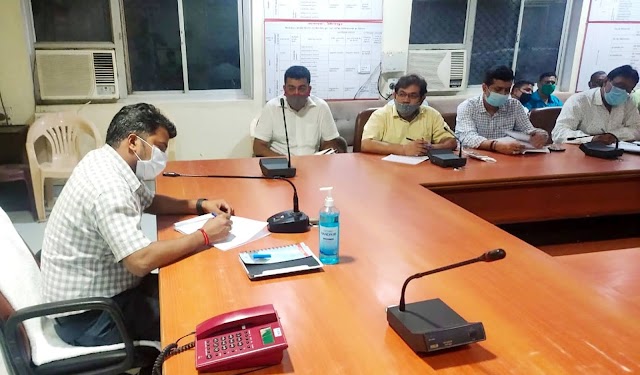 डीएम ने की विद्युत विभाग के कार्यों की समीक्षा