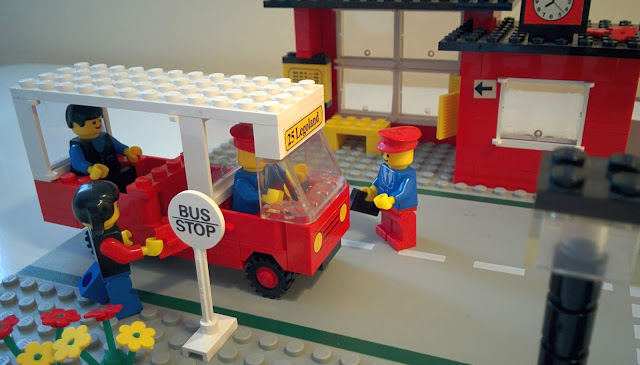 LEGO set 379 - stazione dei bus - bus station