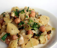 Salada de Batata com Grão-de-Bico, Pepino e Maçã (vegana)