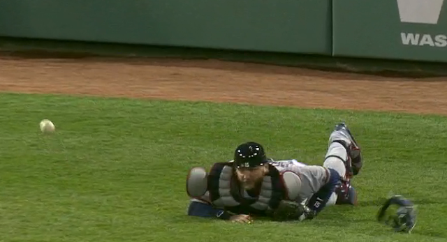 AJ Pierzynski spikes throw to second