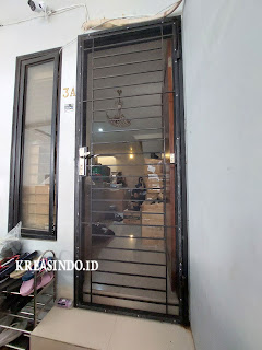 Ganti Kawat Nyamuk Pintu Besi di Rumah Bu Susan Grogol Jakarta Barat