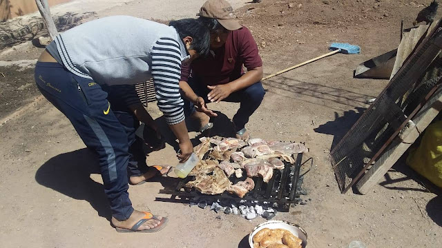 Da ich Wert auf ein gutes Betriebsklima lege wurde zu Mittag etwas gegrillt. Vorher hatte ich noch den Gottesdienst in Mojinete.